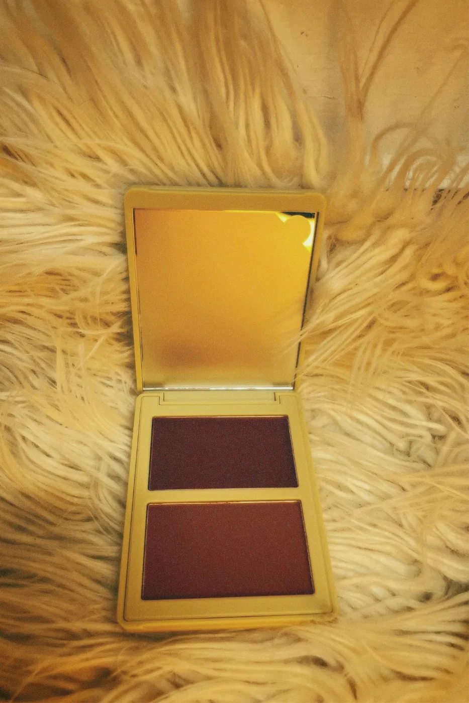 RUBOR EN DÚO ALLURE CREMA Y POLVO COMPACTO NIGHCHERRY — Atenea